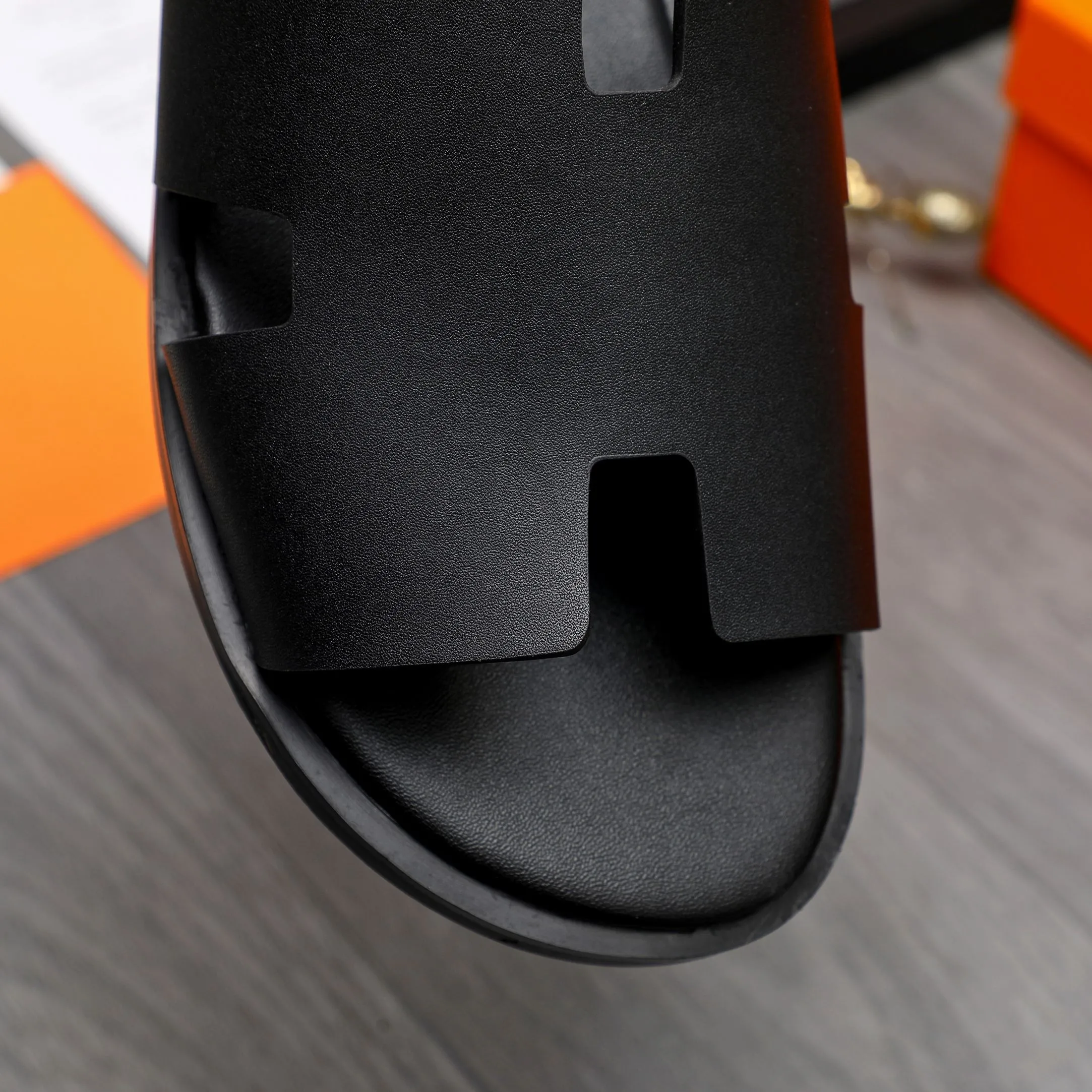 Men's shoes 💰280 Product trademark: Hermes "Hermes" slippers Regular size: 38-46 Product material: High-quality cowhide upper, microfiber lining, original outsole